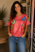 LAURETTE L’envol de papillons sur ce top au rouge éclatant